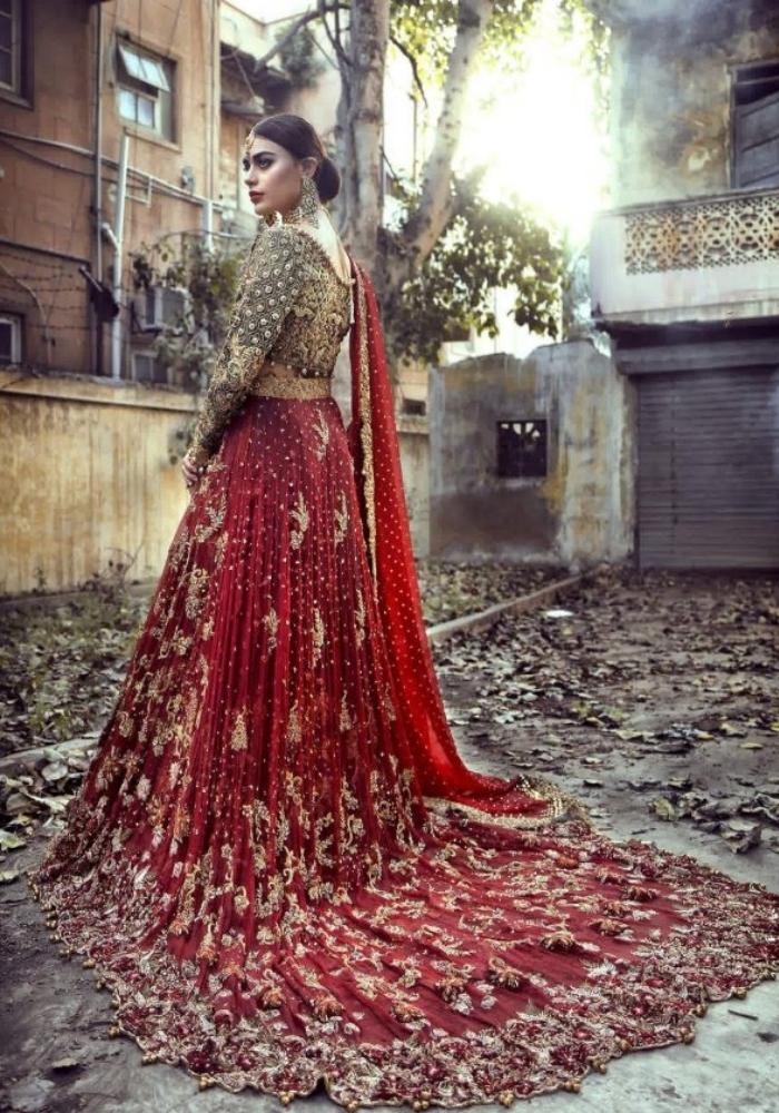 Bridal lehenga with trail best sale