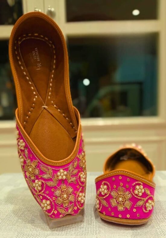 Buy Blush Pink Embroidered Punjabi Jutti For Women | Luxe Regalia